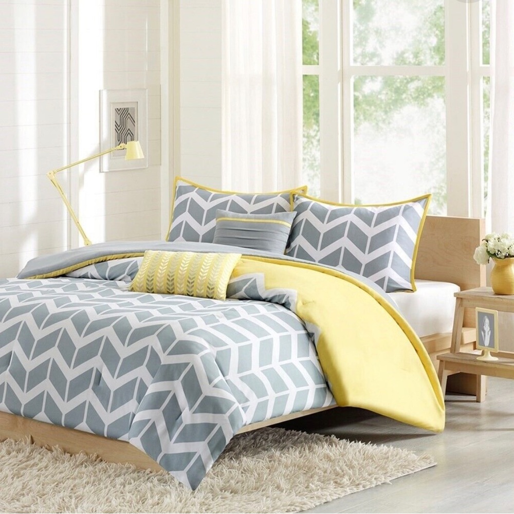 Yellow, white and grey duvet COVER. With two pillow shams to match. Lightly used